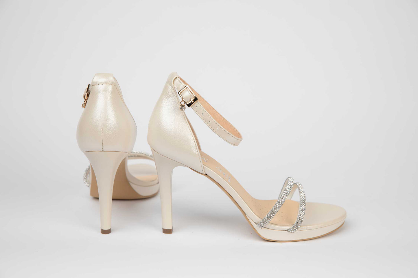 Elegant women's sandals made of genuine leather SALA 20325 ivory