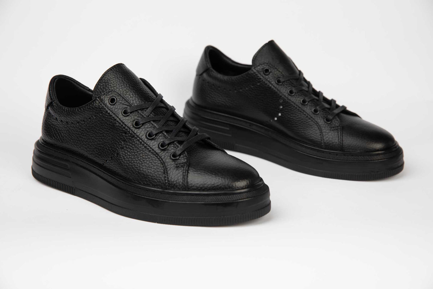 Men's casual shoes made of genuine leather JOHN RICHARDO 159 black (Black)