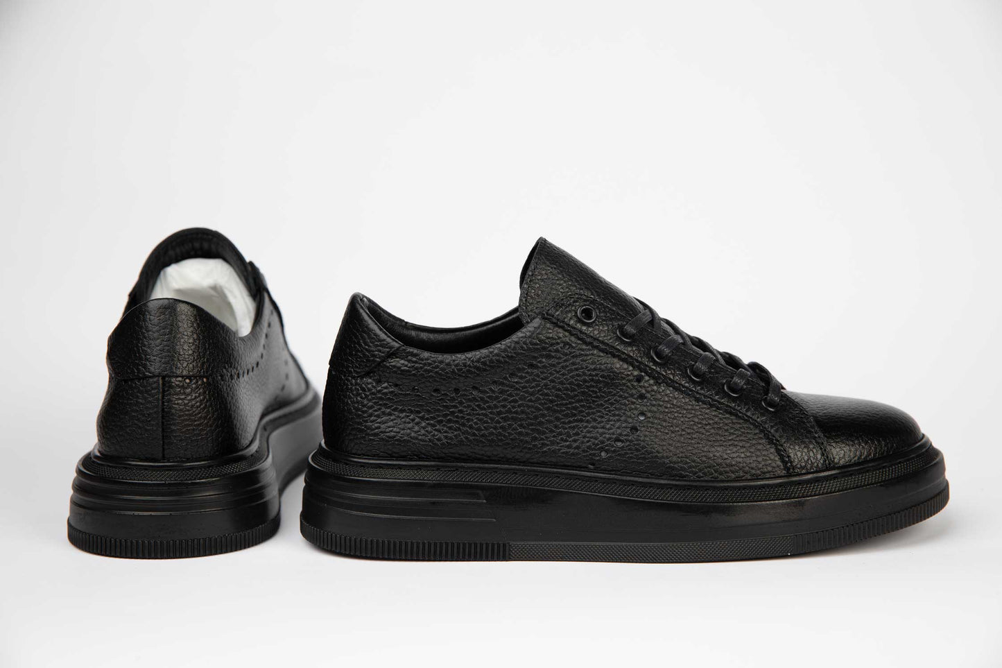 Men's casual shoes made of genuine leather JOHN RICHARDO 159 black (Black)