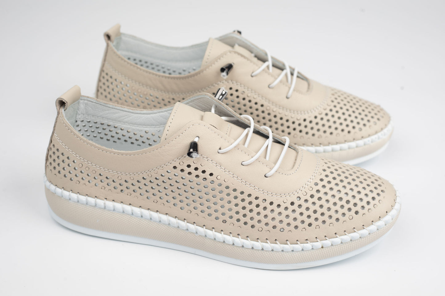 Pantofi damă piele naturală perforată Johan 7000 Bej