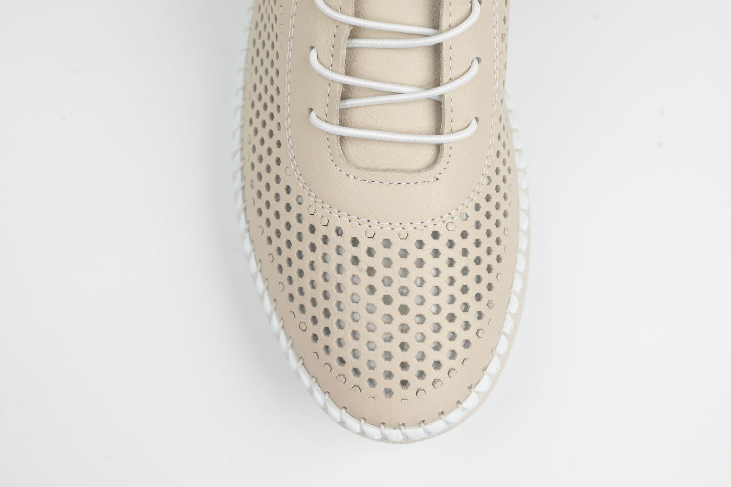 Pantofi damă piele naturală perforată Johan 7000 Bej