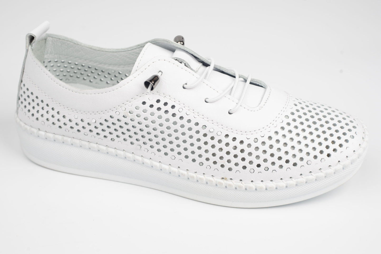 Pantofi damă piele naturală perforată Johan 7000 Alb
