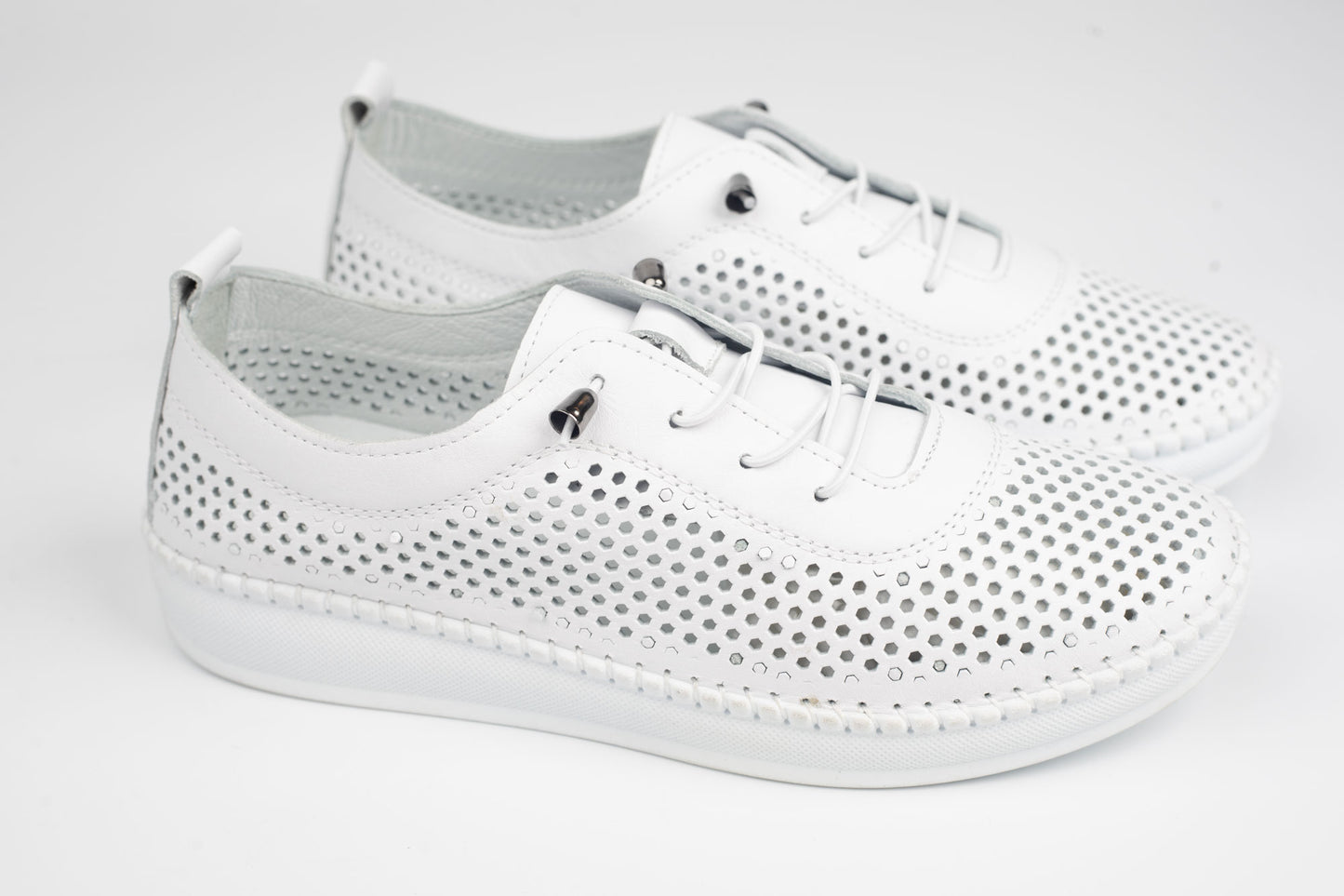 Pantofi damă piele naturală perforată Johan 7000 Alb