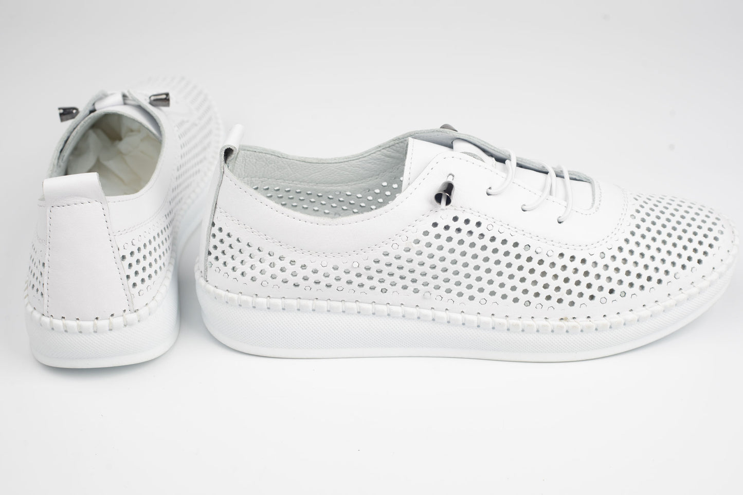Pantofi damă piele naturală perforată Johan 7000 Alb