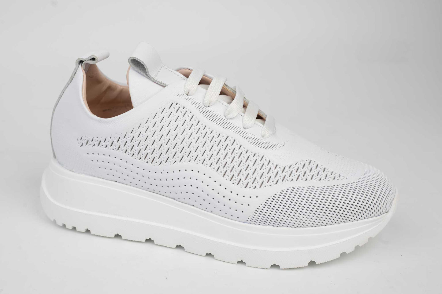 Women's shoes made of natural leather with perforation PERLA 3298 White