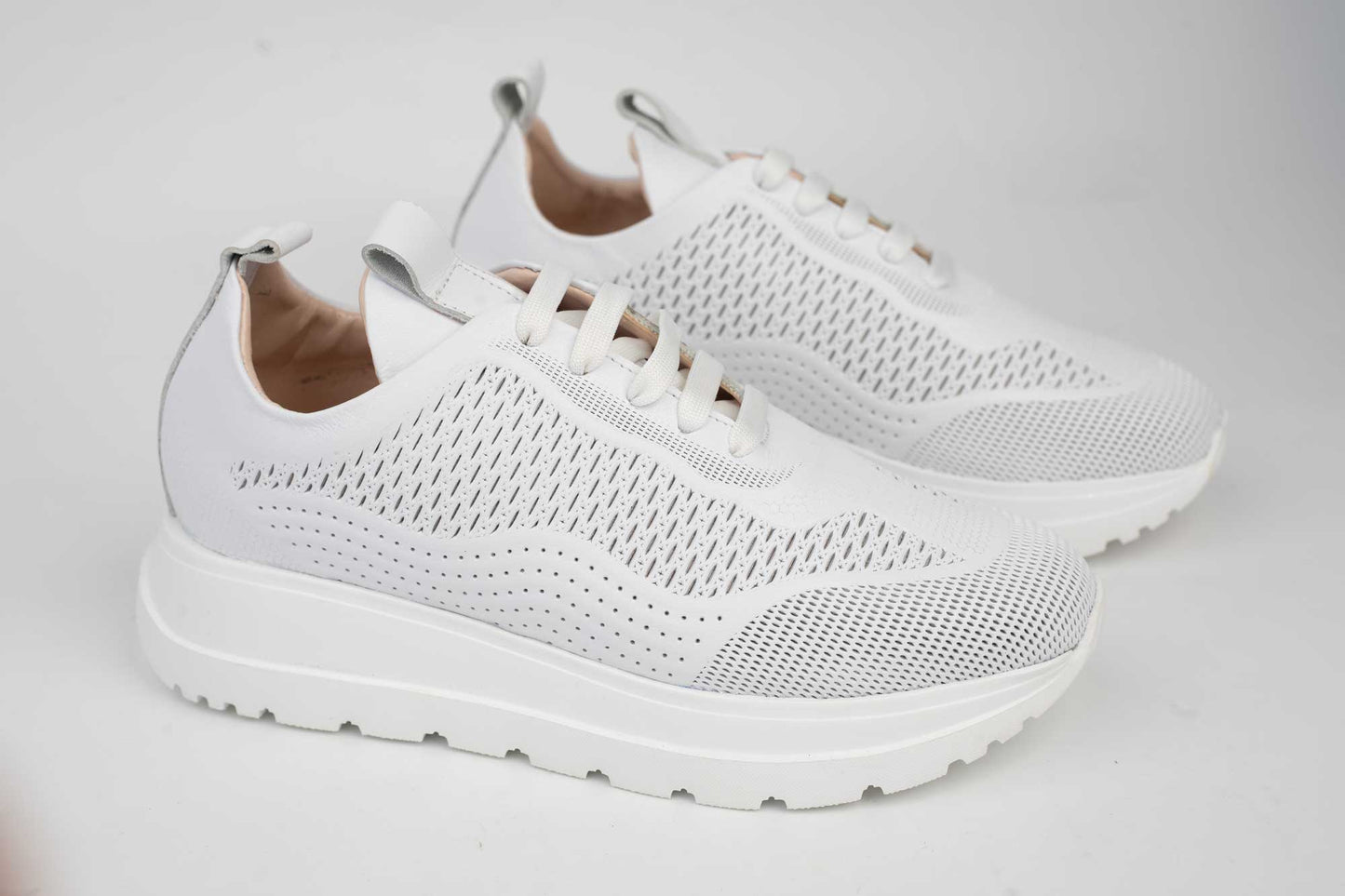 Women's shoes made of natural leather with perforation PERLA 3298 White