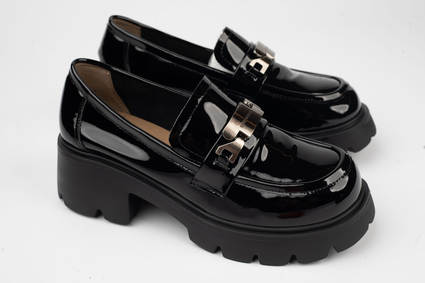 Women's shoes made of natural patent leather BETINA 51365 N lacquer