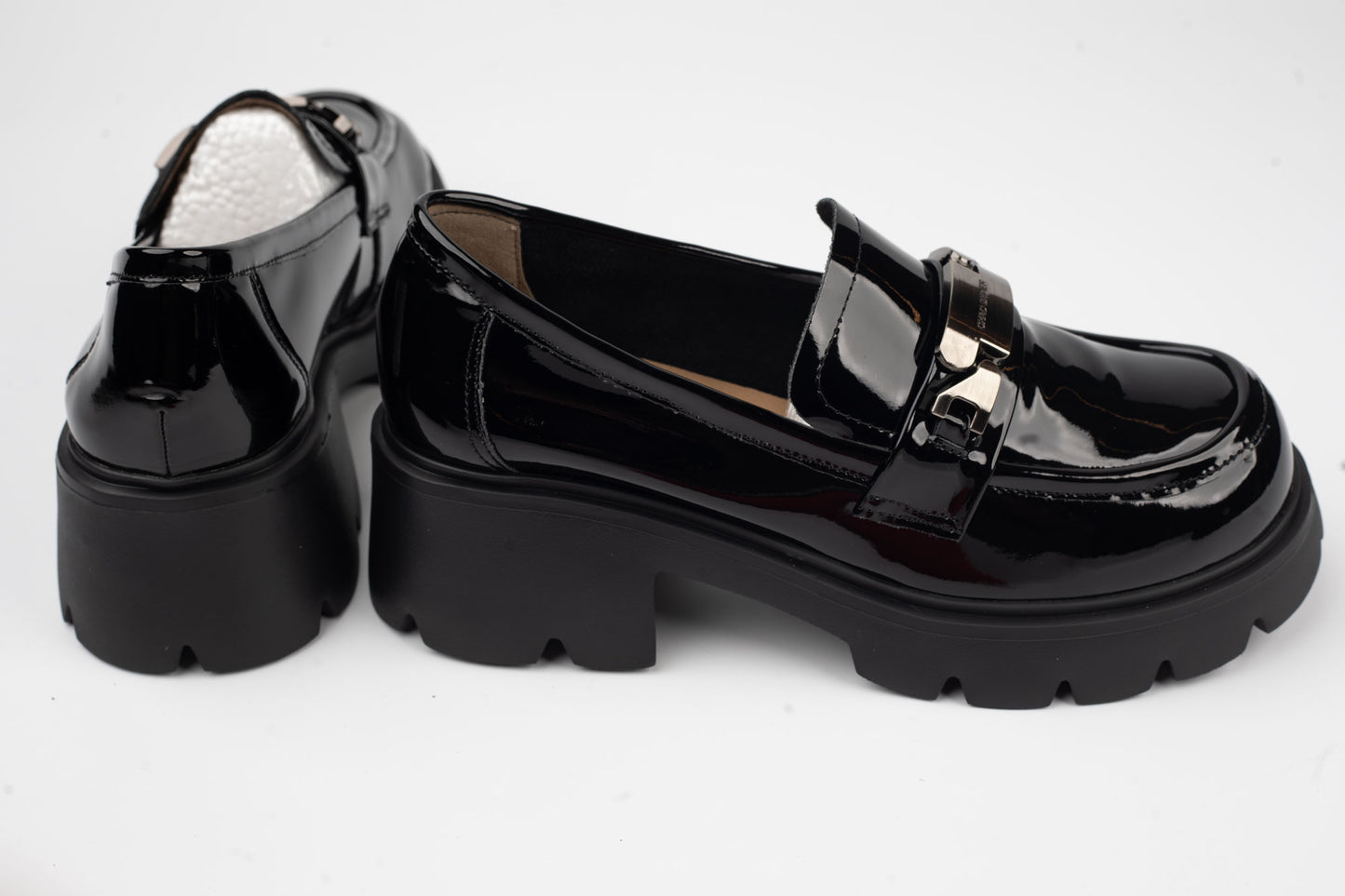 Women's shoes made of natural patent leather BETINA 51365 N lacquer