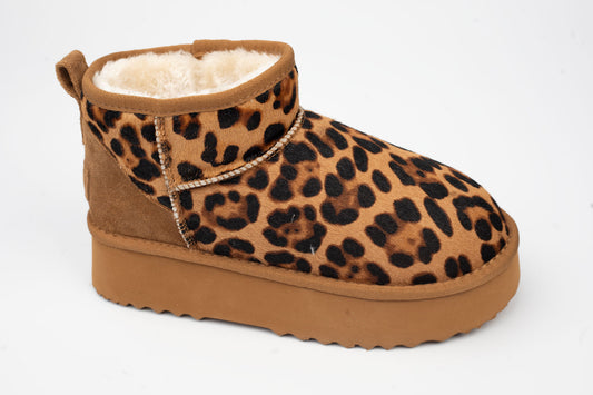 Women's boots made of genuine suede leather ANNA VIOTI 113 Mini Leopard vel