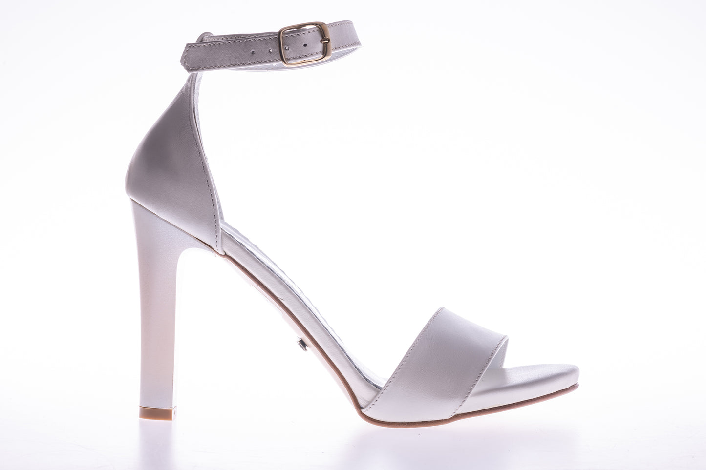 Elegant women's sandals made of natural leather LARISA A 44 ivory